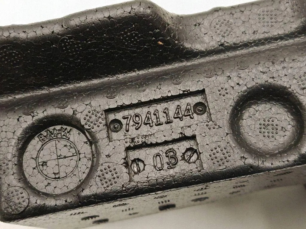BMW X3 G01/X4 G02 LCI tavaratilan styropor image 5