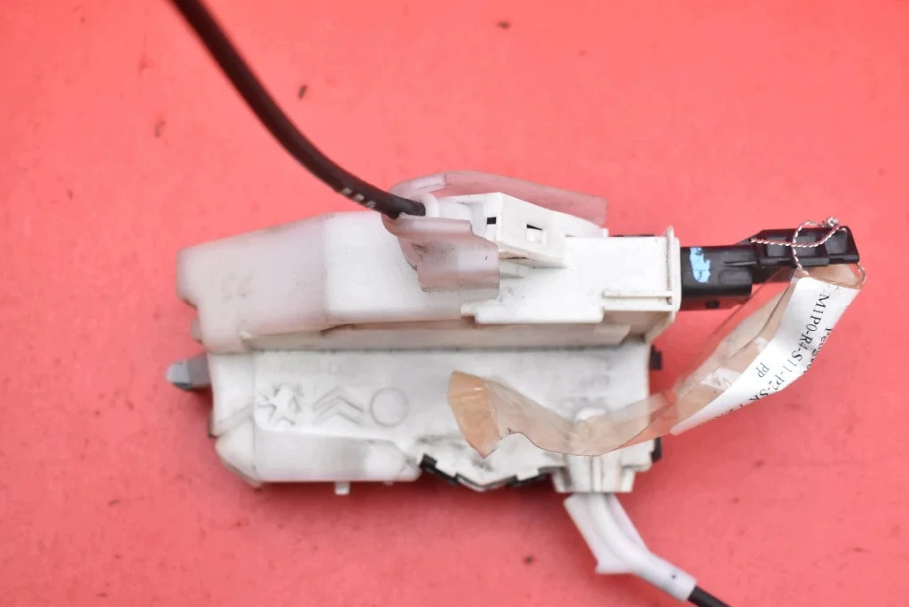 Serrure Porte Avant Droit Peugeot 3008 image 6