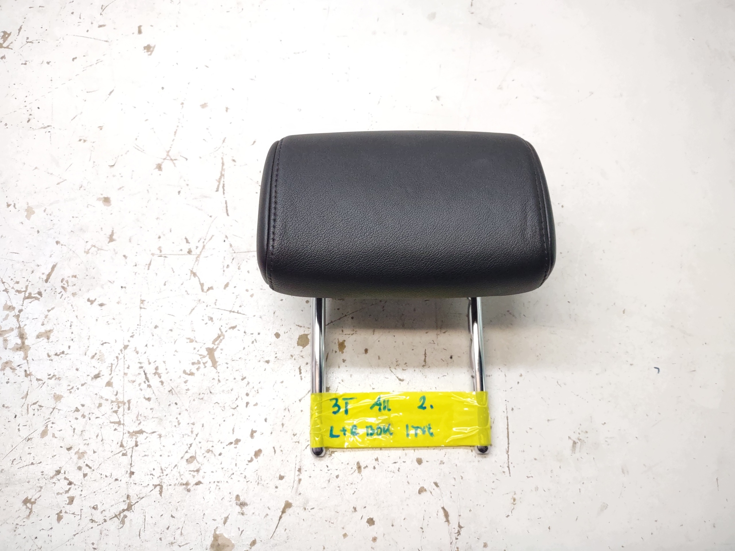 Kopfstütze Skoda Superb II hinten seitlich Leder schwarz OEM 3T0940167 image 2