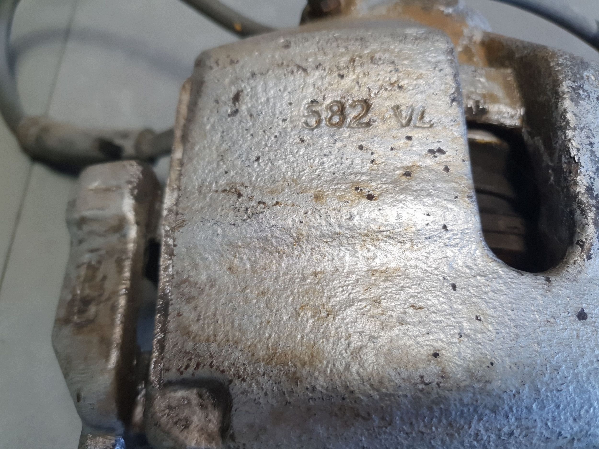 Volkswagen Passat CC jarrusatula oikea etu