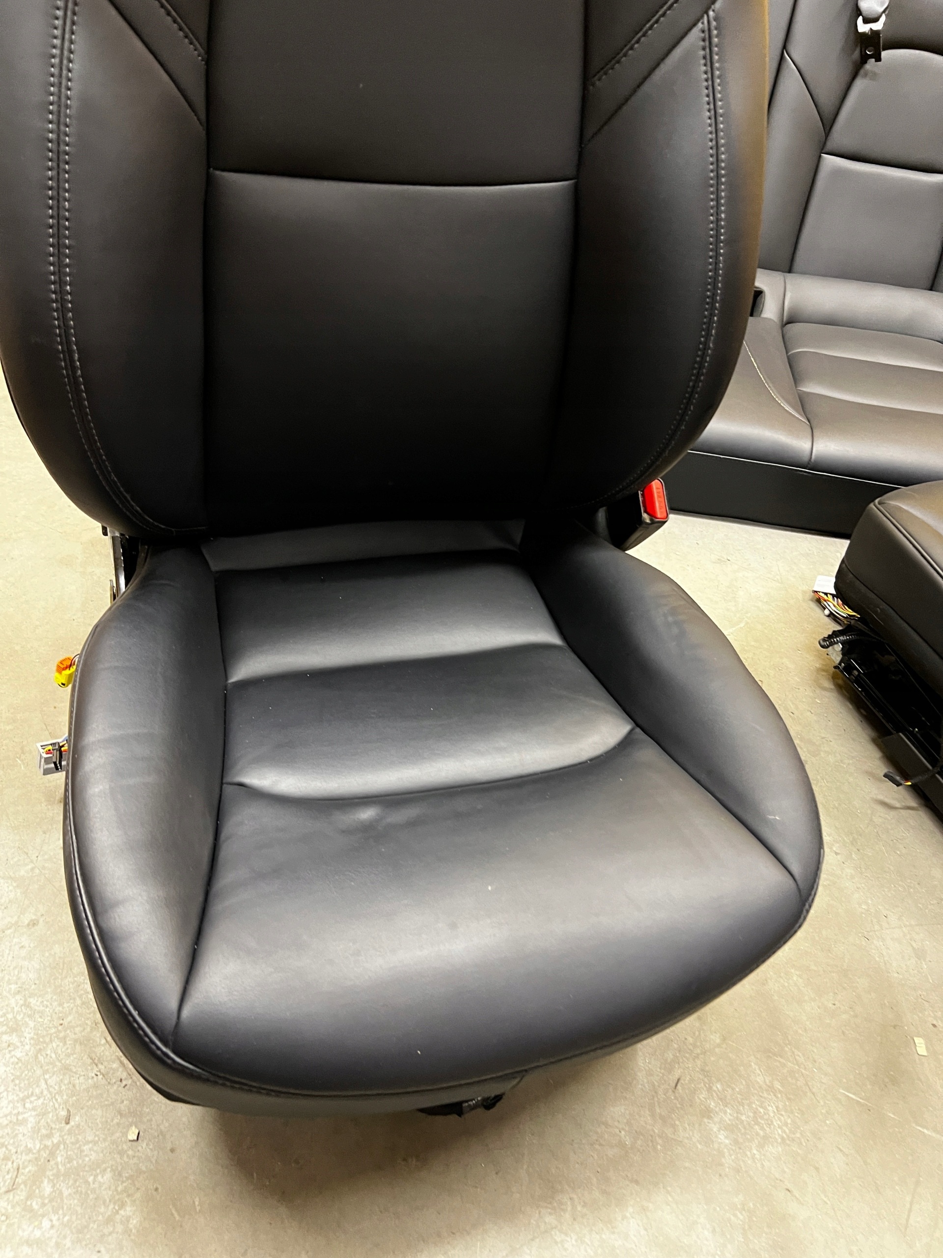 Asiento pasajero eléctrico piel airbag Tesla Model 3