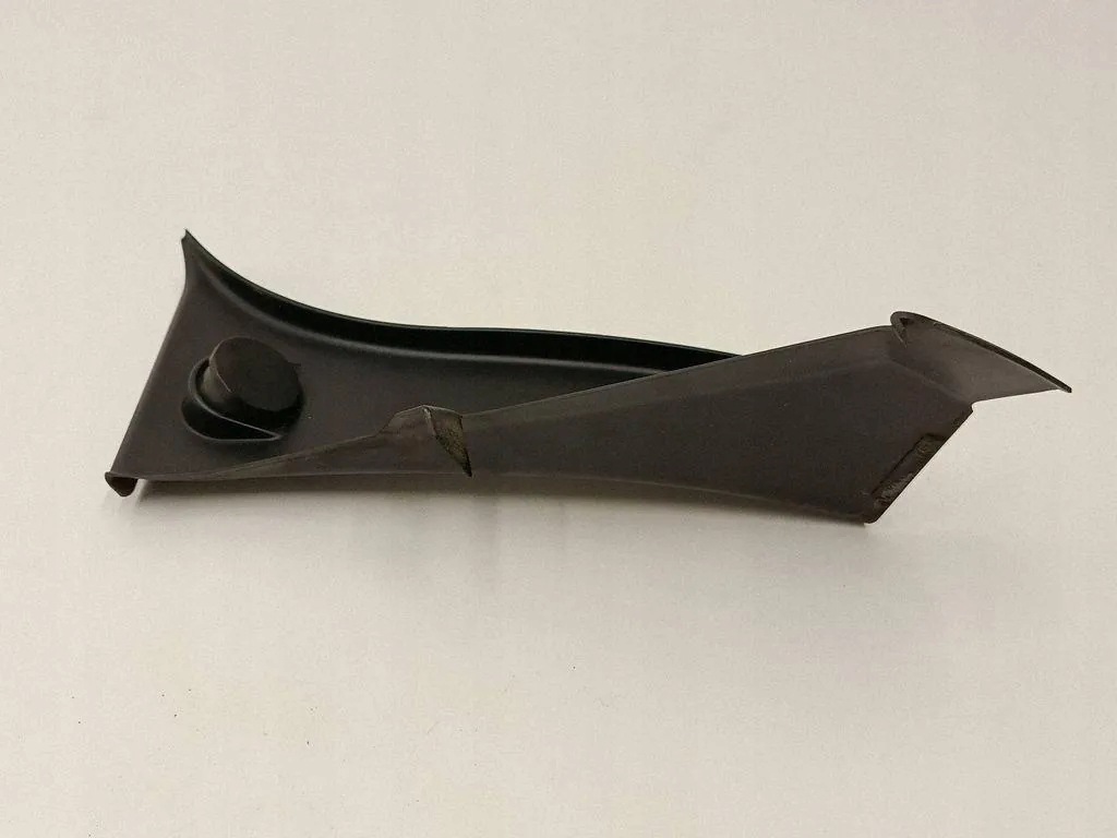 Tesla Model S Garniture Coffre Droite 100667500F image 3