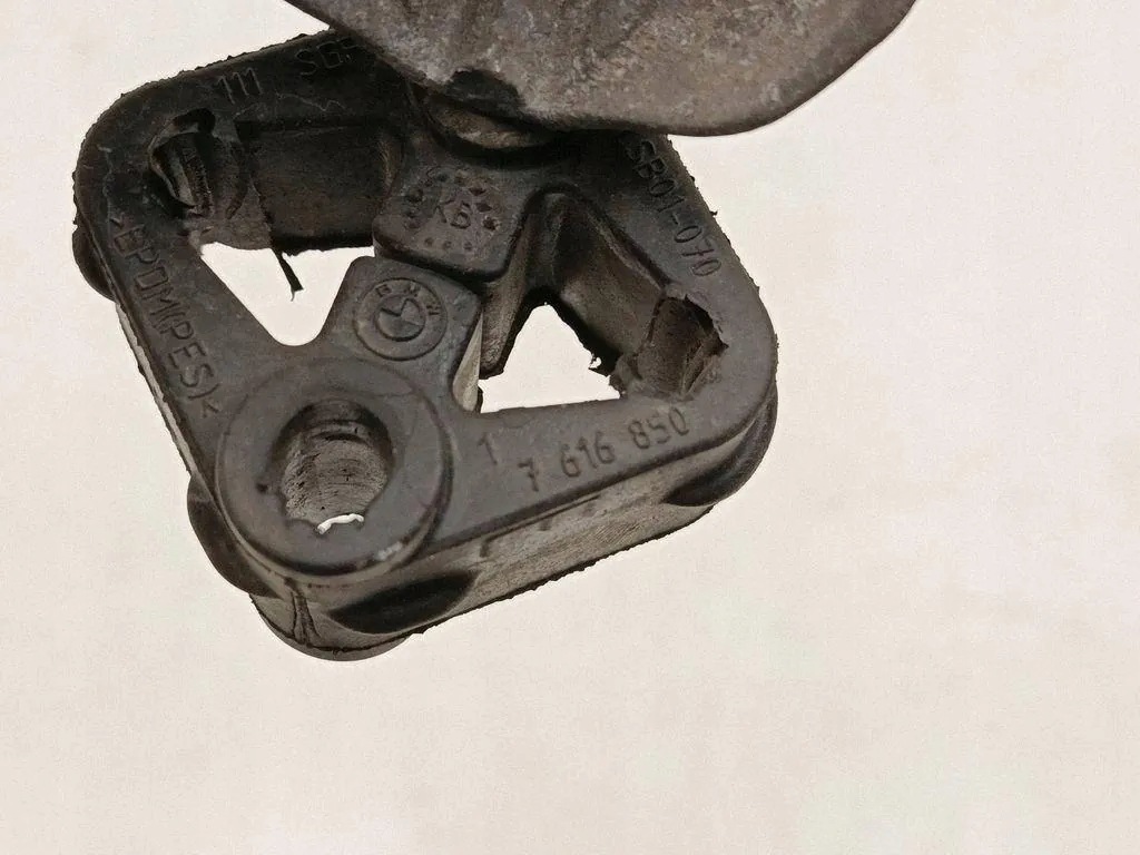 BMW 7616850 Rubber Hanger Bushing image 5