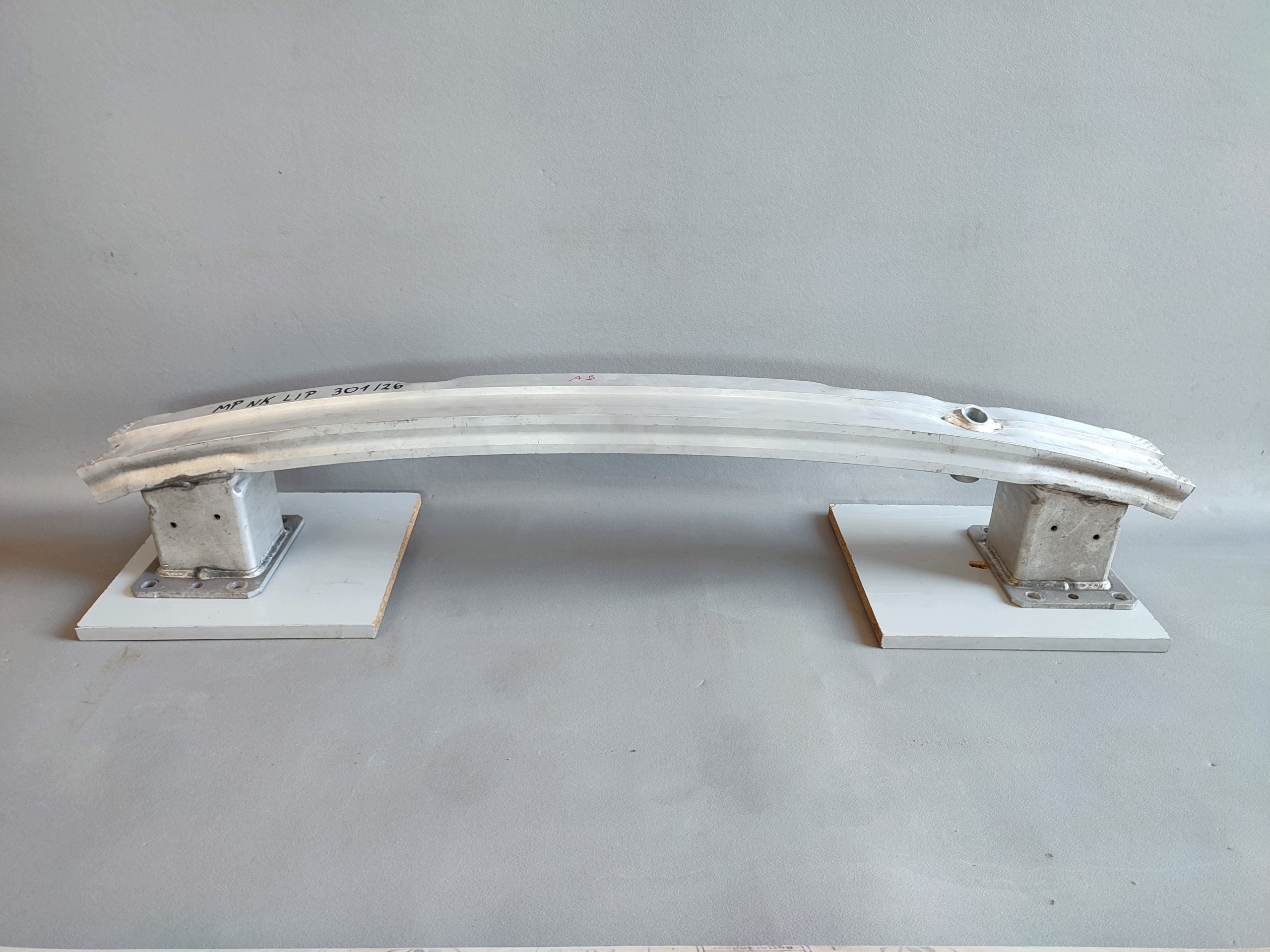 Audi A8 4N0 takapuskurin vahviketuki 4N0807309F