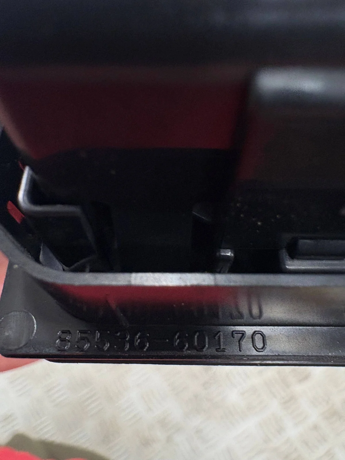 Enchufe 220V 100W Toyota Land Cruiser J250 image 4