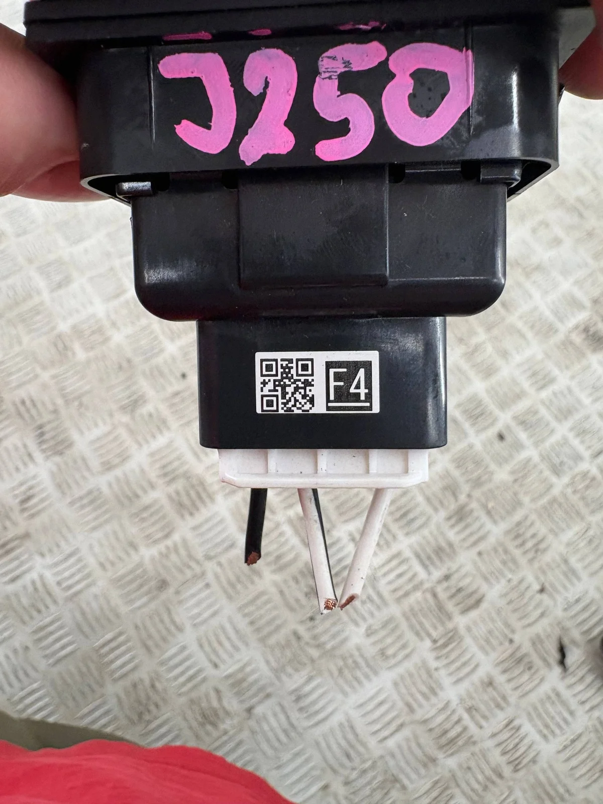 Enchufe 220V 100W Toyota Land Cruiser J250 image 5