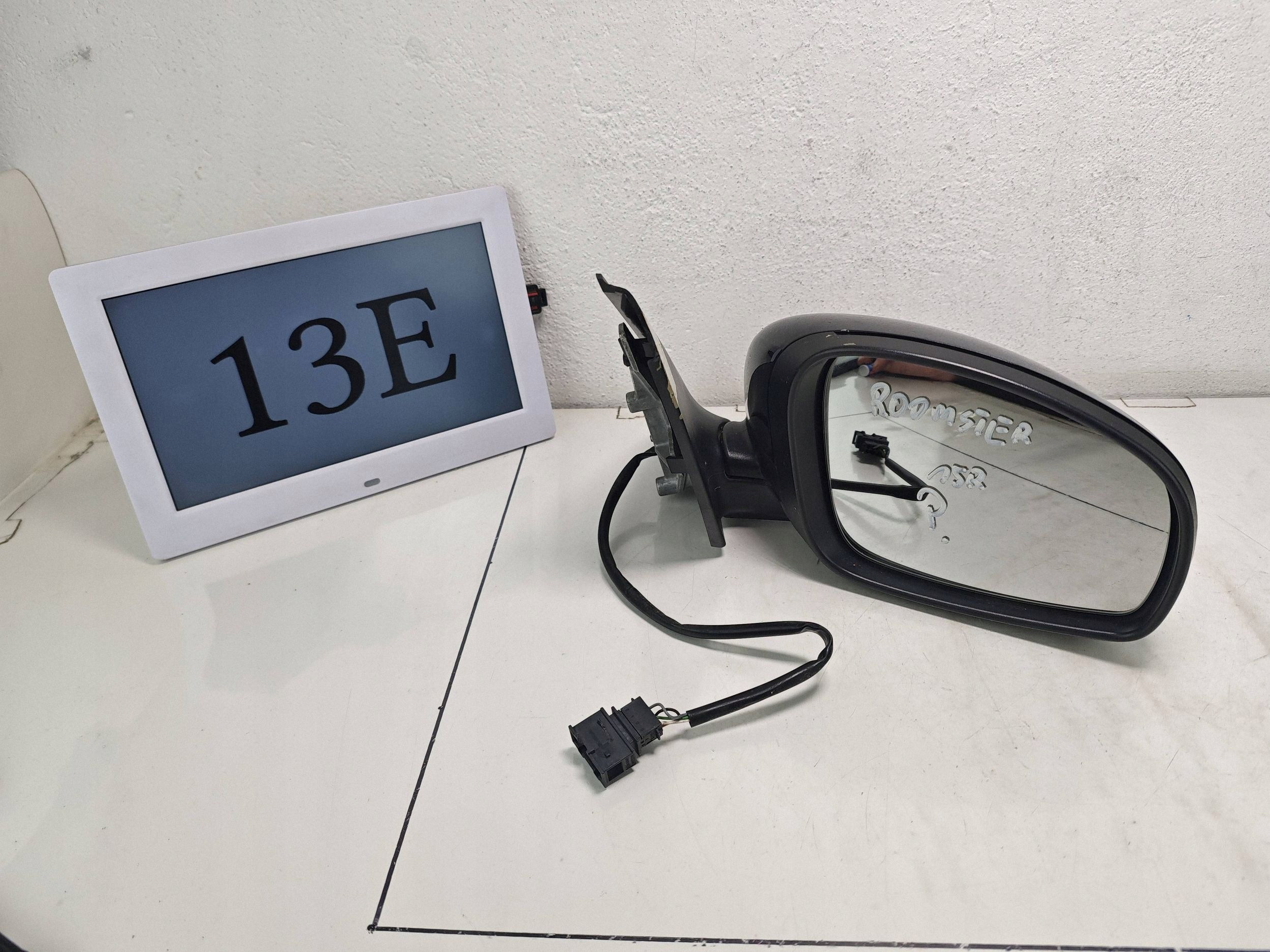 Skoda Roomster oikea lokasuoja 5J1857502AR