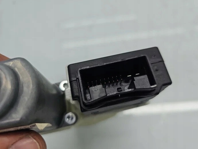 Bakre fönsterhissmotor höger VW Passat B6 1K0959704AB image 3