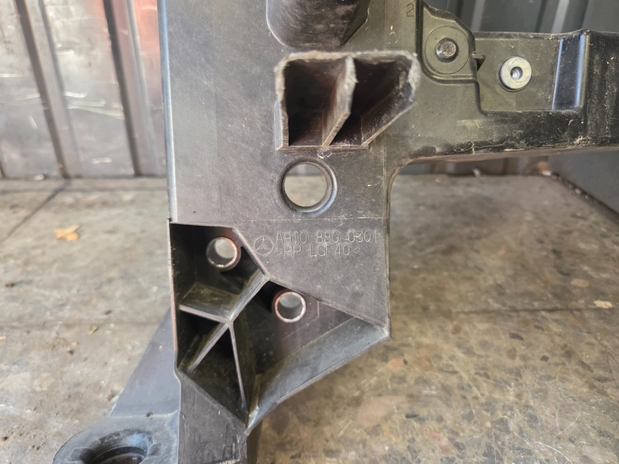 Renfort avant Mercedes Sprinter 910 A9108800301 image 7