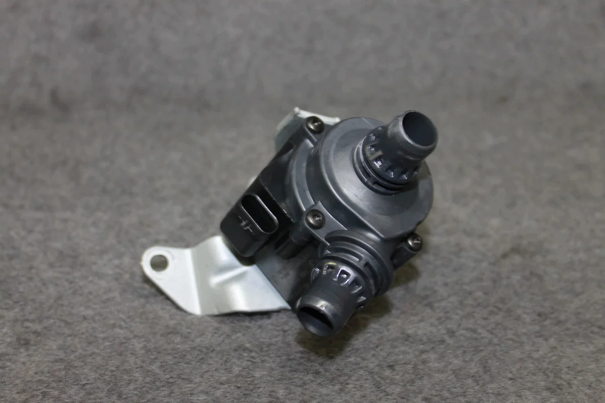 BMW Zusatzwasserpumpe 11538511748 gebraucht