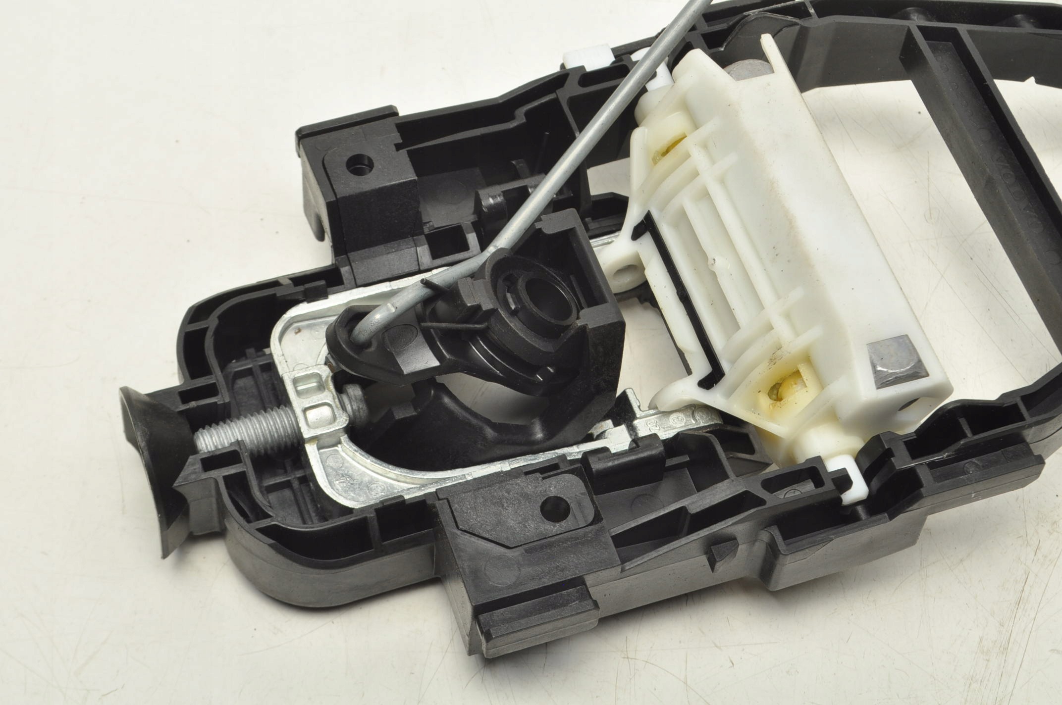 Volvo XC40 dörrhandtag vänster fram 30747095 image 4
