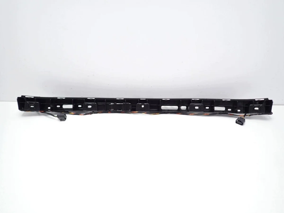 SKODA SCALA 657807863A bumper clip image 4