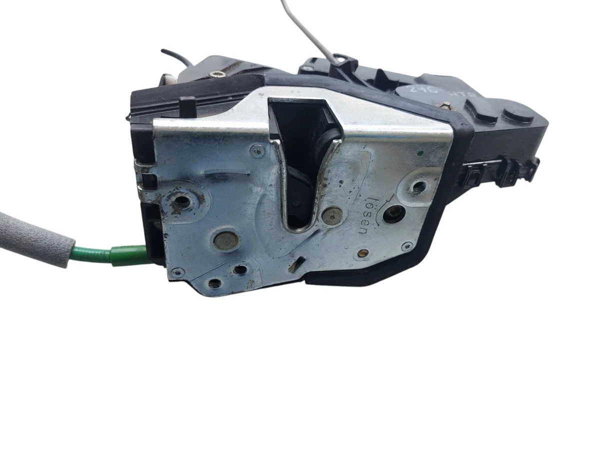 BMW 1 E87 Front Right Door Handle Lock 8253454 image 4