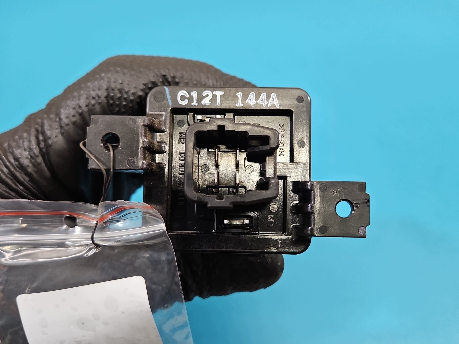 Resistor Suzuki Swift MK8 C12T144A Usado image 6