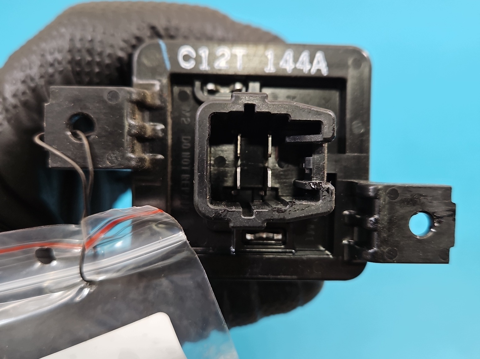 Resistor Suzuki Swift MK8 C12T144A Usado image 7