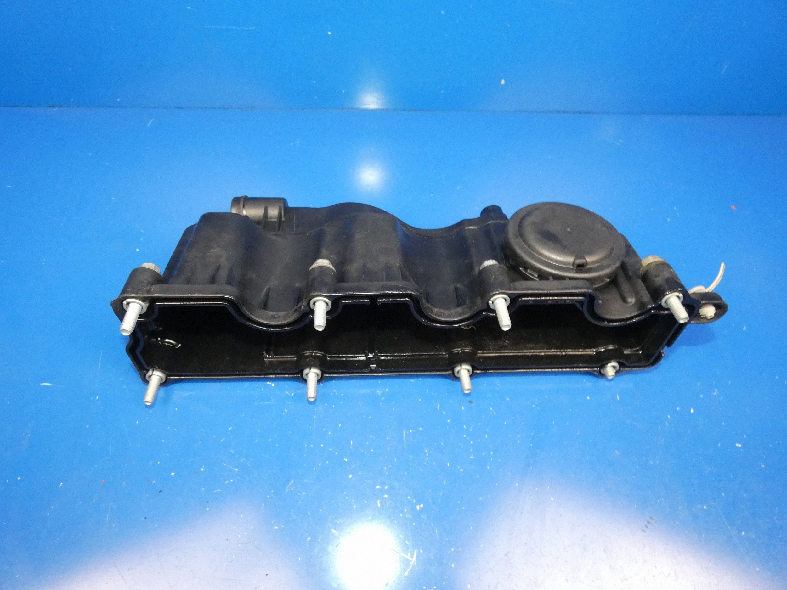 Range Rover Evoque Valve Cover G4D36J014 image 2