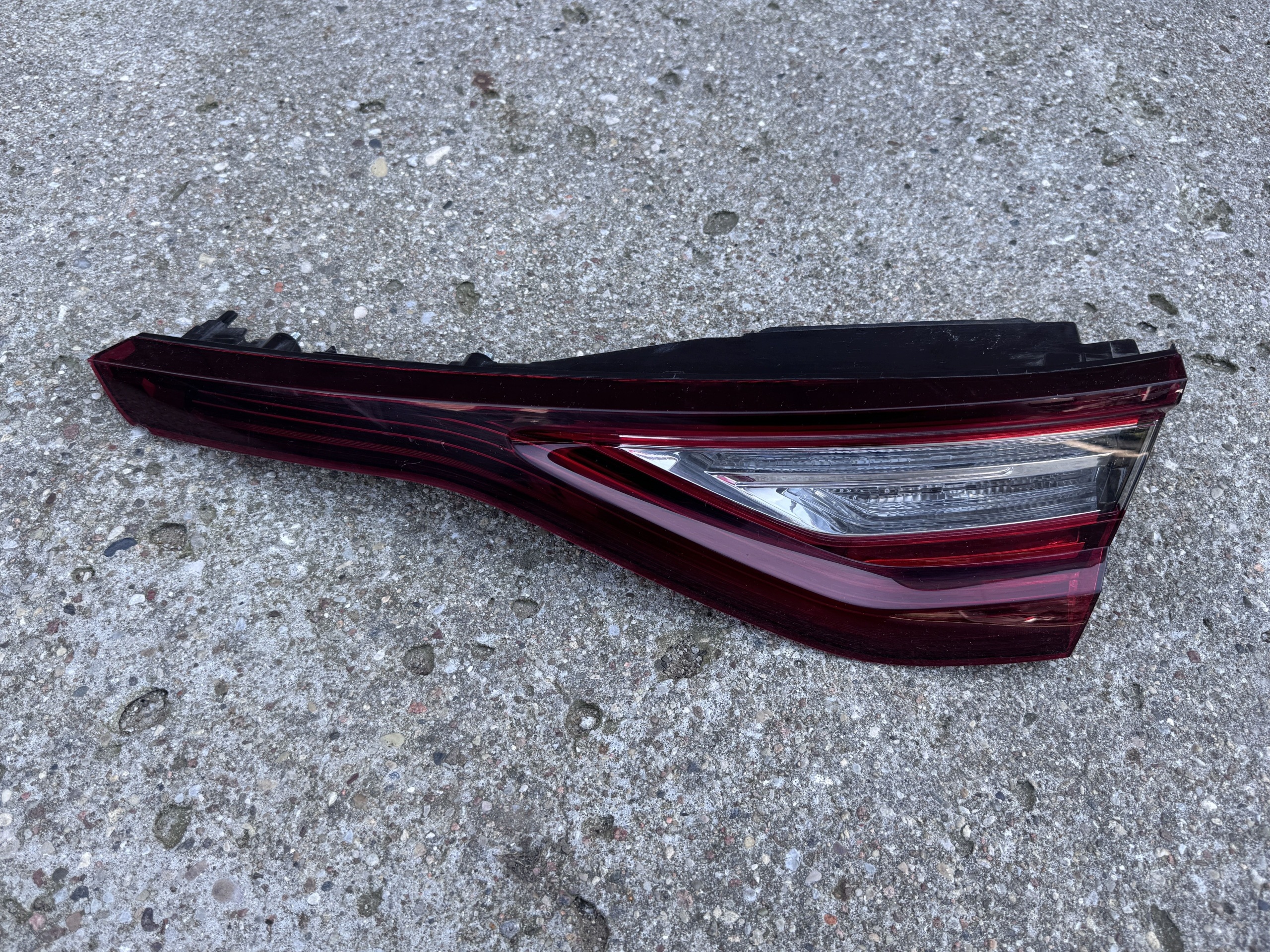 Takavalojen lampun oikea luukkuun Renault Megane 4