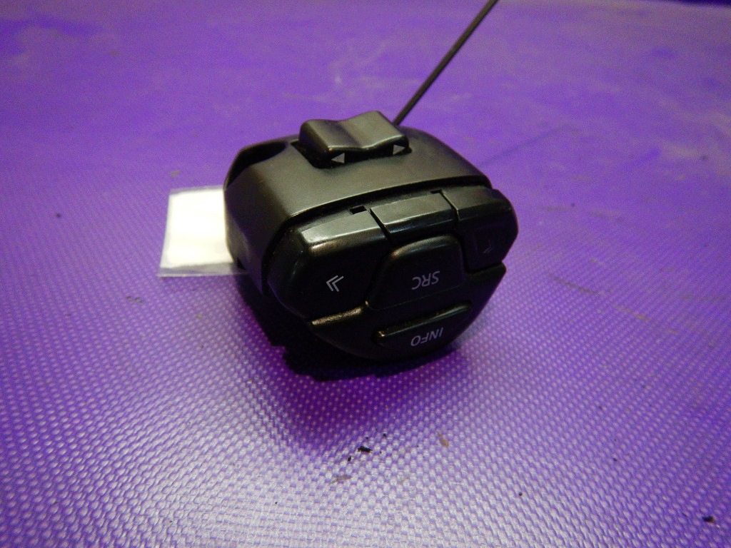 Nissan Almera N16 03-06 Radio Switch OEM Z-175352 image 2