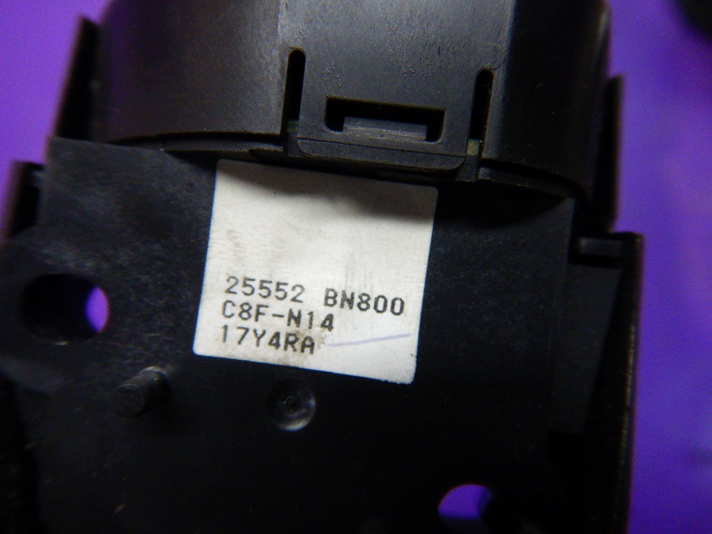 Nissan Almera N16 03-06 Radio Switch OEM Z-175352 image 3