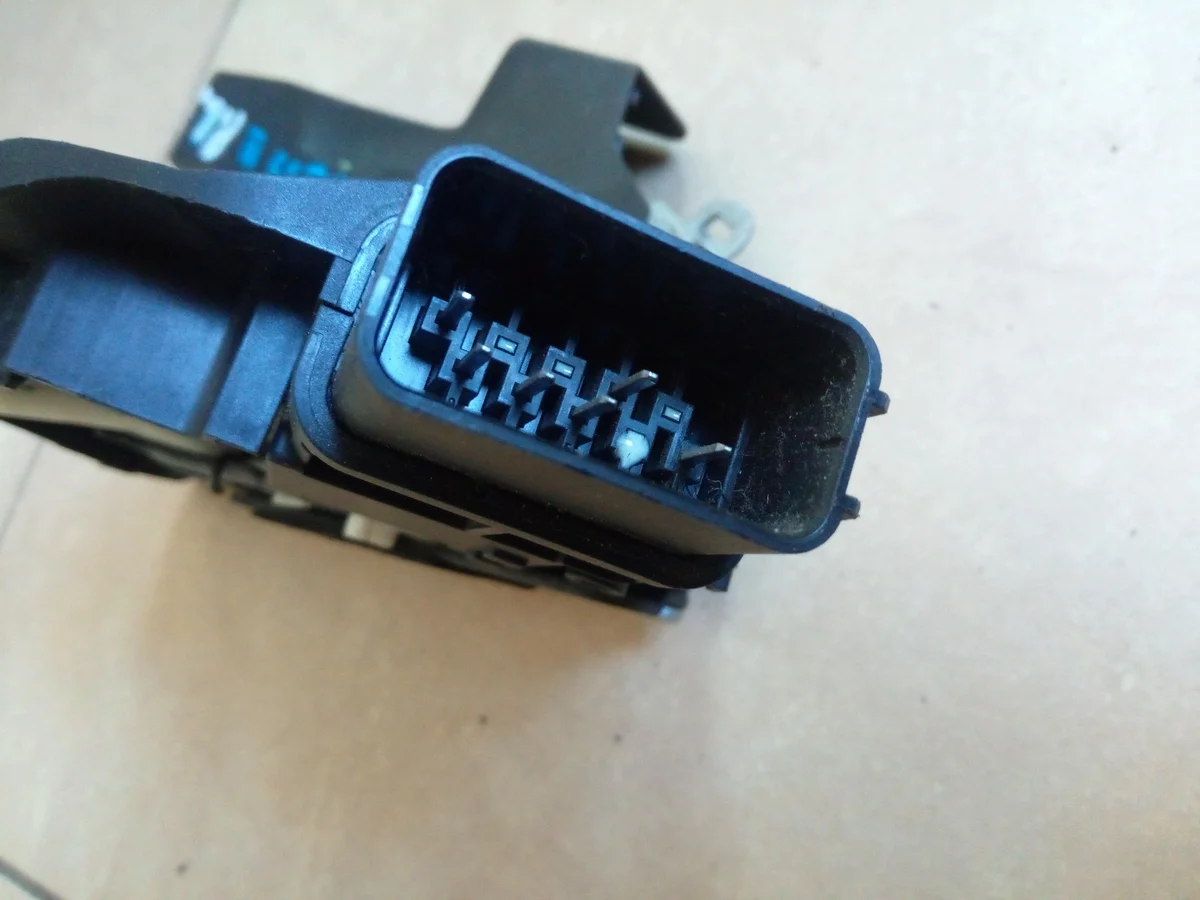 Serrure porte Ford Focus Mk2 avant gauche