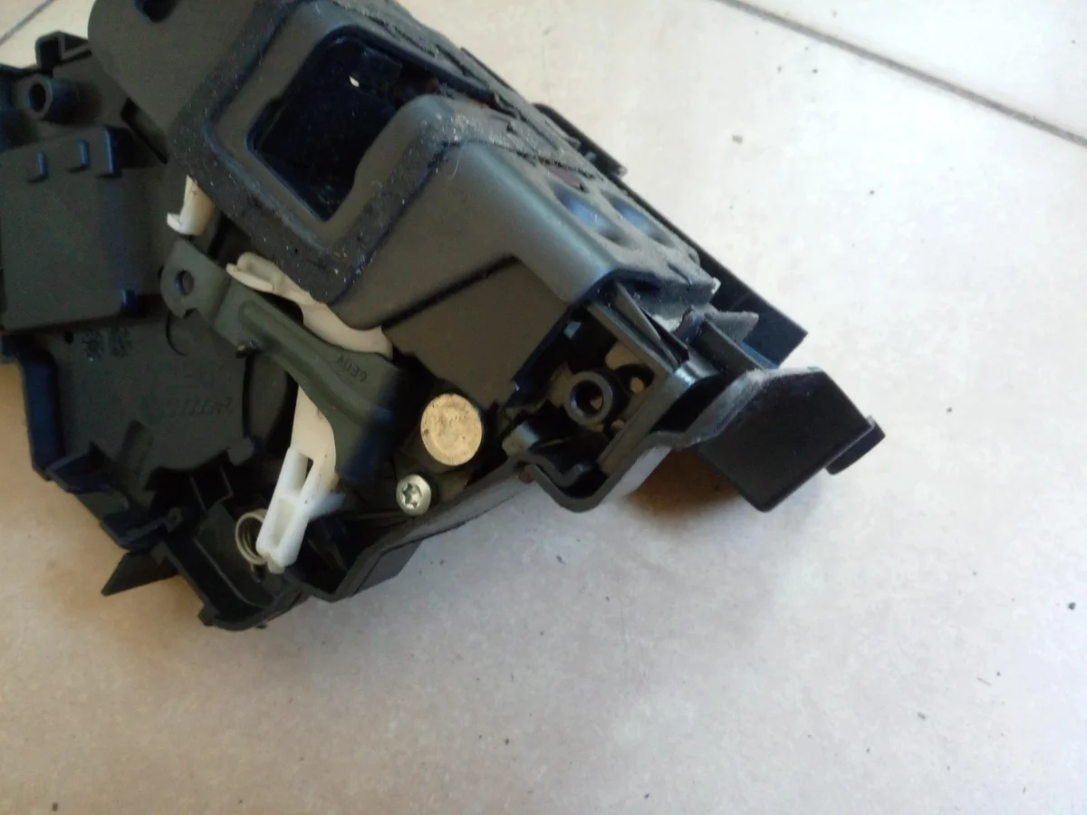 Dörrlås Ford Focus Mk2 Vänster Fram image 4