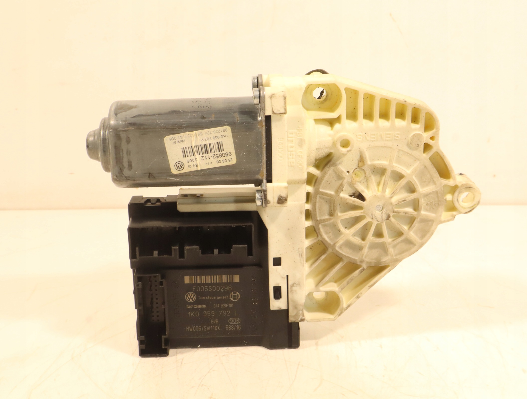 Motor de Vidro VW OE 1K0959702P Usado image 6