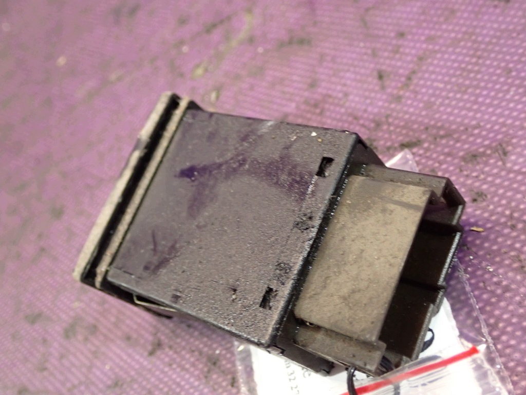 Interruptor de luneta térmica VW Transporter T4 90-03 4 pines