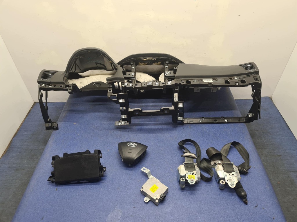 Hyundai i40 Tableau de bord S-61813- image 2