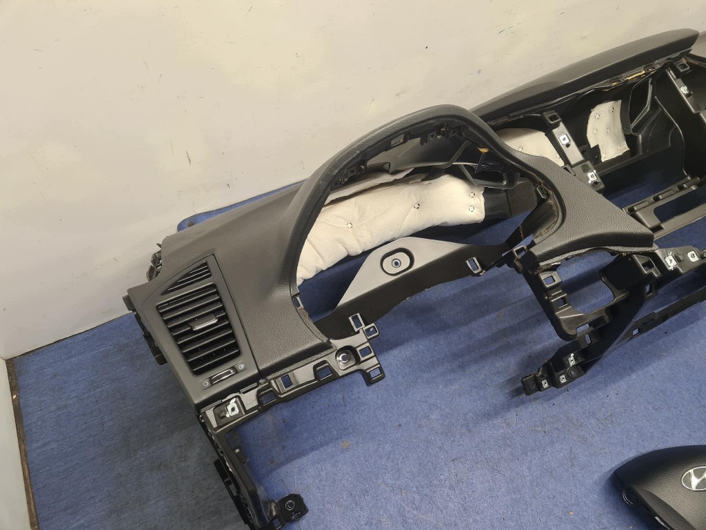 Hyundai i40 Tableau de bord S-61813- image 4
