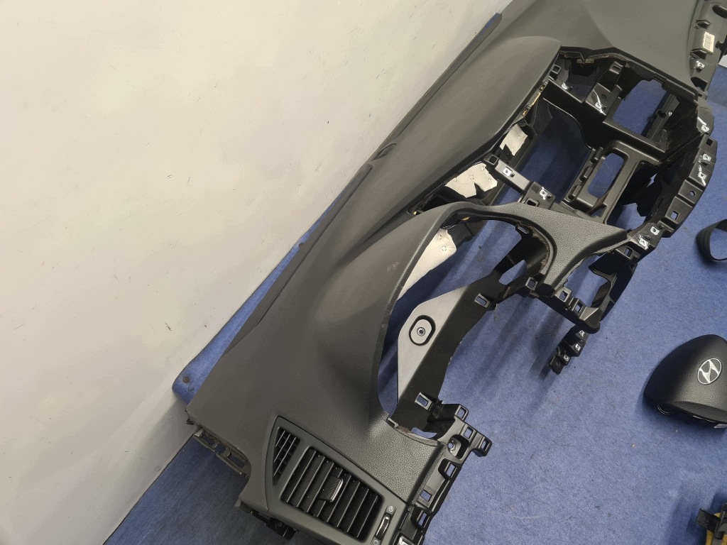 Hyundai i40 Tableau de bord S-61813- image 5