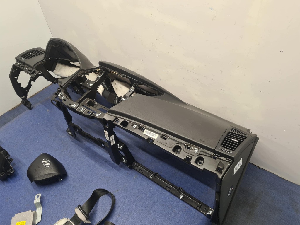 Hyundai i40 Tableau de bord S-61813- image 6