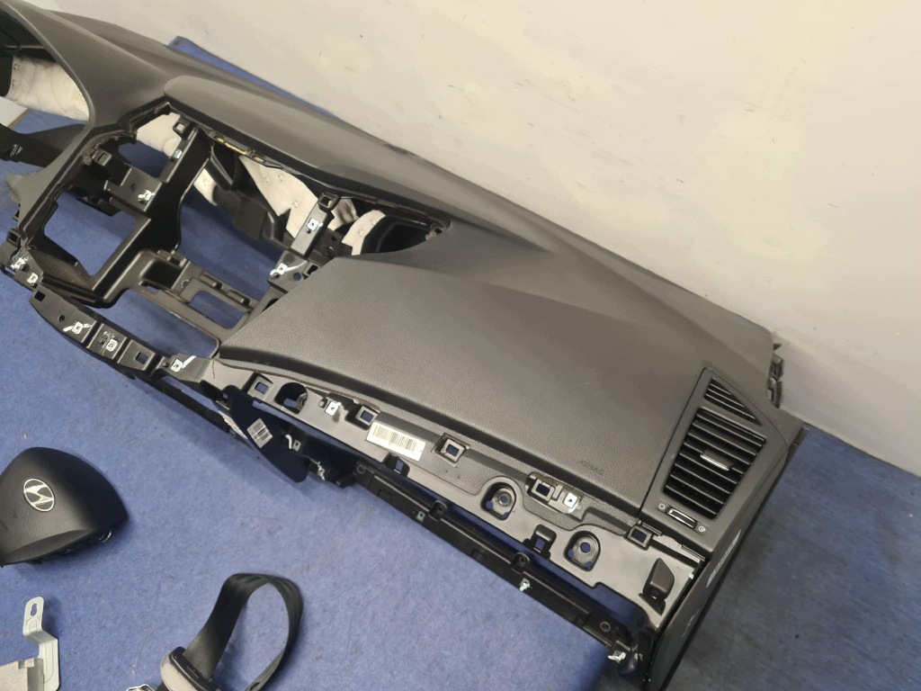 Hyundai i40 Tableau de bord S-61813- image 7