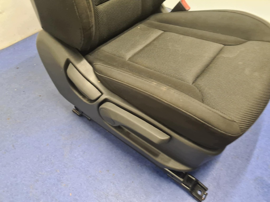 Hyundai i40 Kombi Passagerarstol Begagnad image 5
