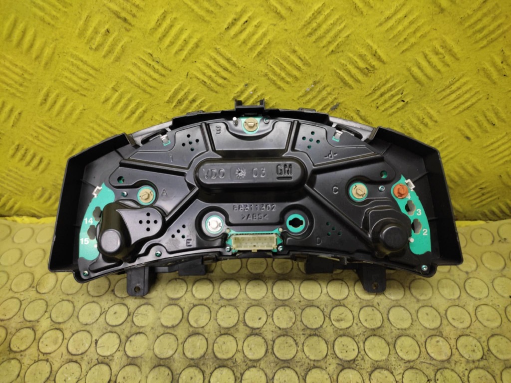 Opel Meriva 1.7 D Speedometer 13173381XT