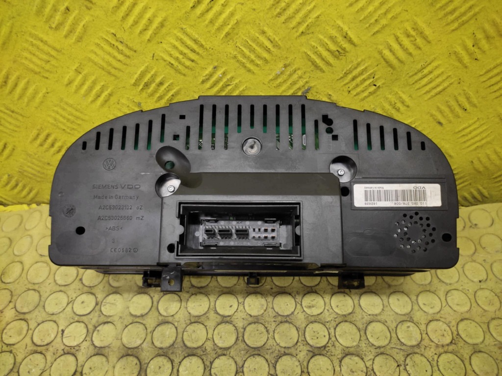 VW Caddy III Instrument Cluster 2K0920844C Used