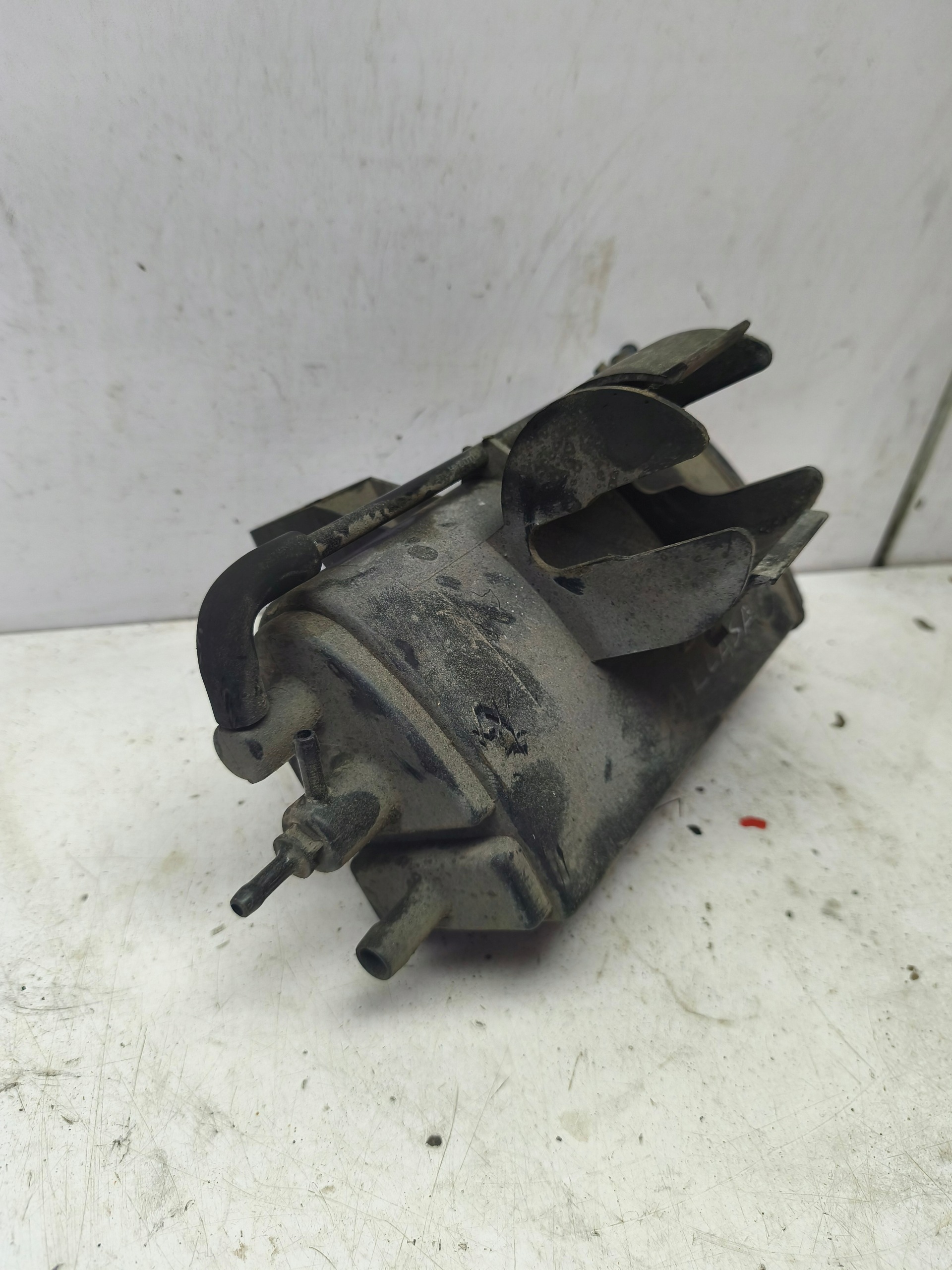 Filtro de combustible Mercedes-Benz A168 470 0290 usado image 4