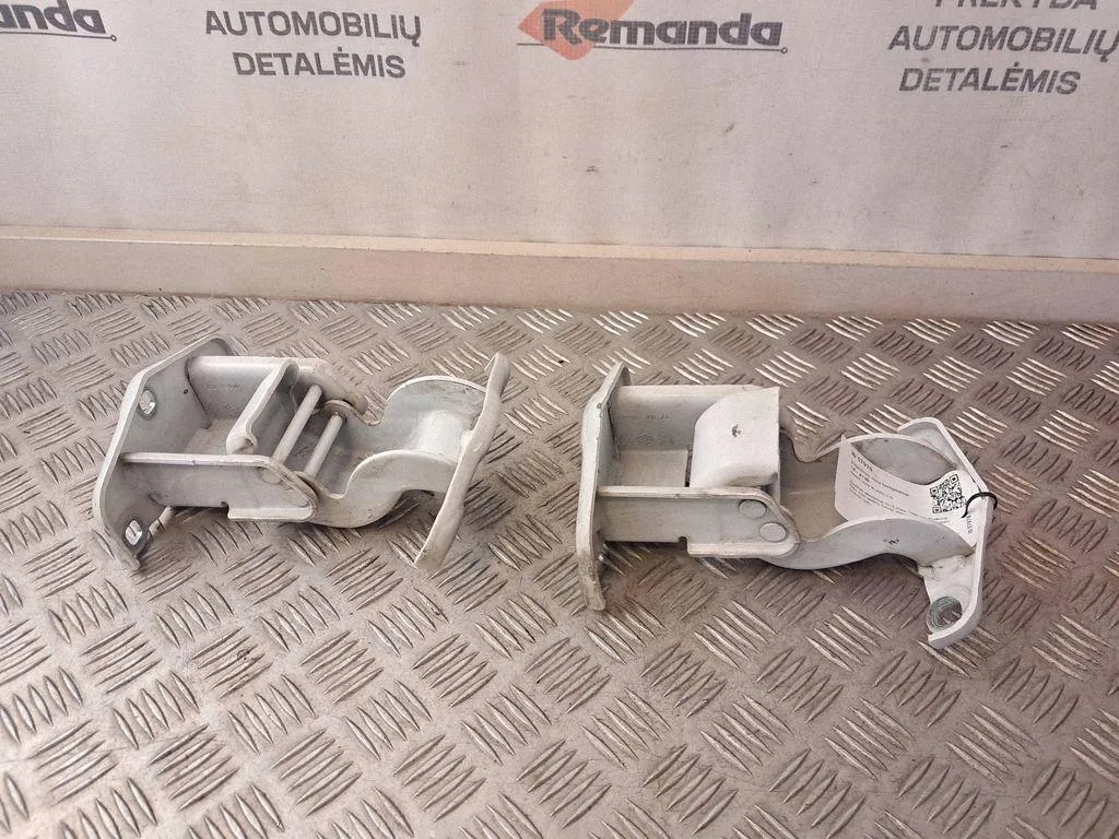 Oikea takaluukun saranan RENAULT TRAFIC III