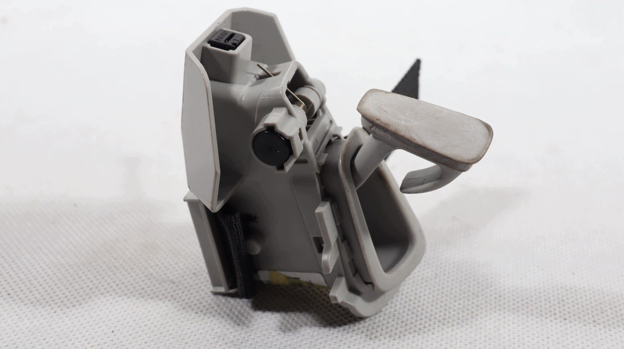 POZNEX Tesla Model 3 vaatekoukku oikea 1567630-94-A