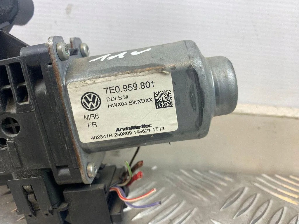 VW T5 LIFT 2.0TDI 12r. Sähköikkunasarja sivuikkunoilla