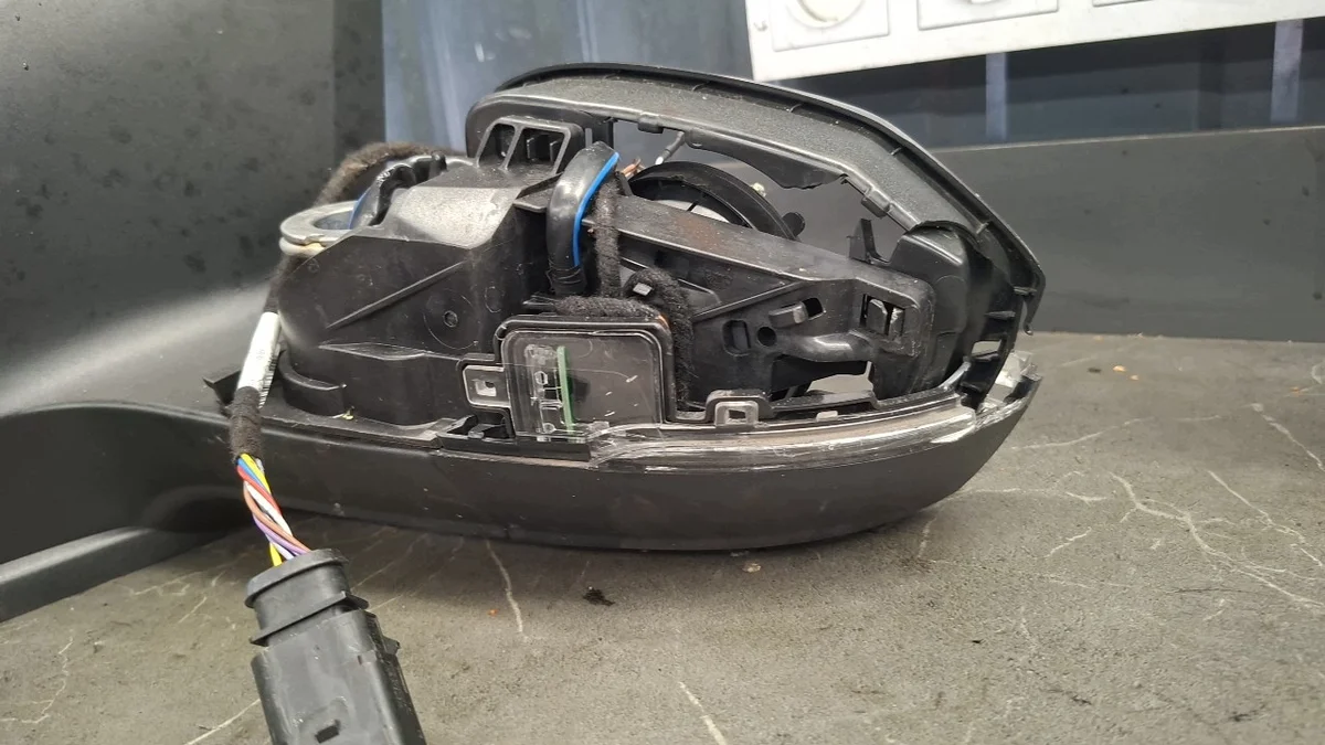 Vasen peili VW UP 8PIN 1S1857501CL