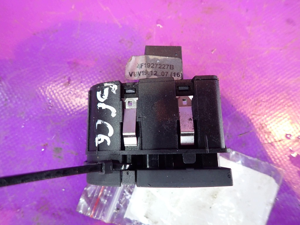 Interruptor guantera Audi A6 C6 04-08 6 pines