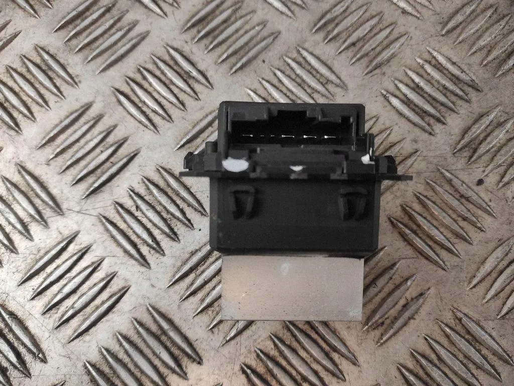 Renault Trafic III Weerstand Ventilator T1031332XD image 5