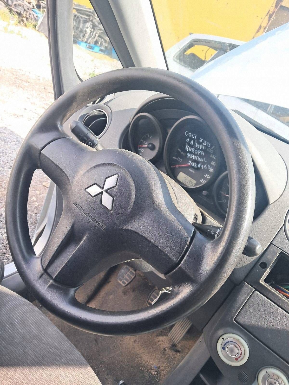 Nahkaohjauspyörä ilmaturvatyynyllä Mitsubishi Colt Z30