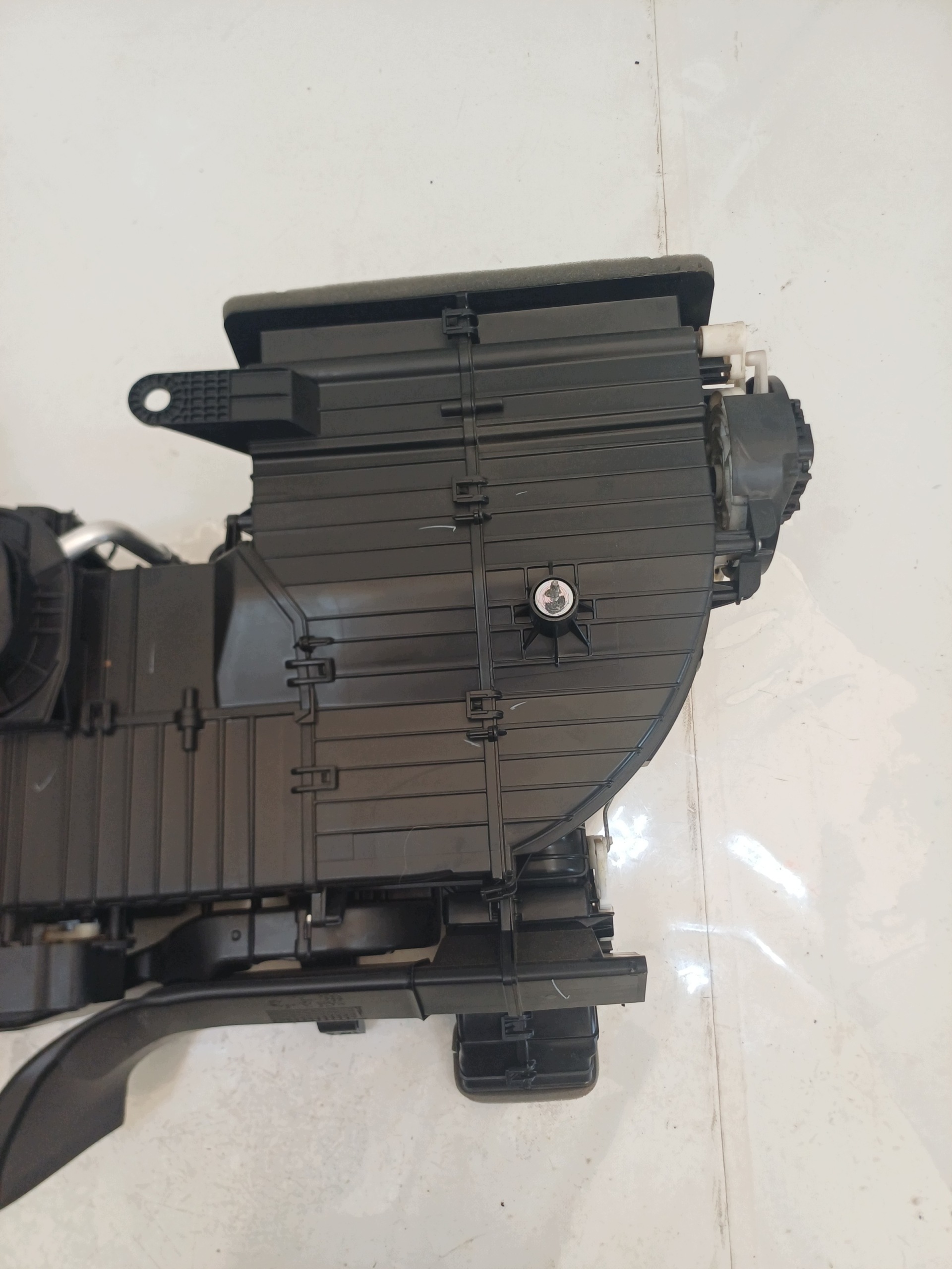 Dodge RAM V 19- Chauffage 68325328AG image 5