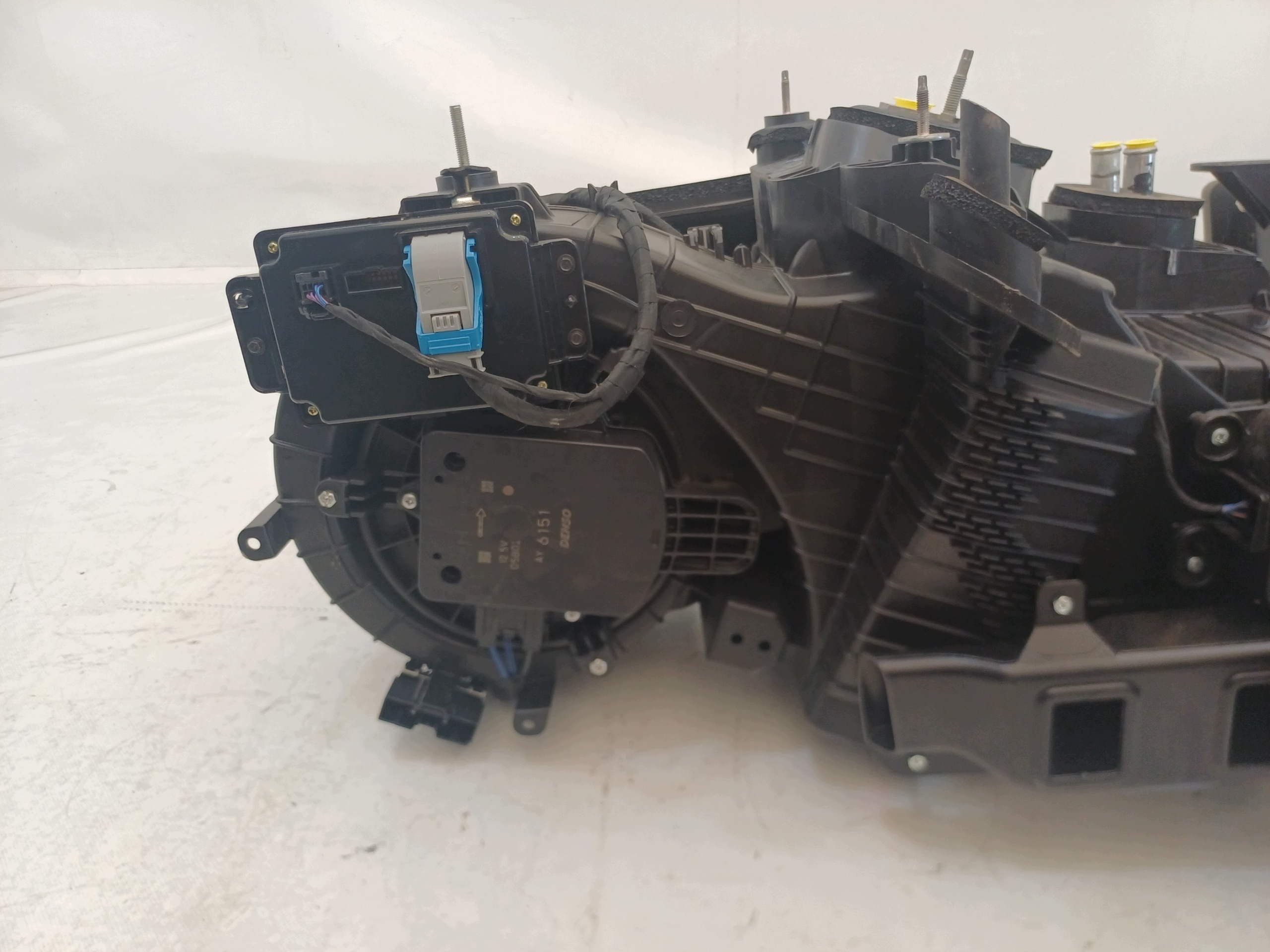 Dodge RAM V 19- Chauffage 68325328AG image 7