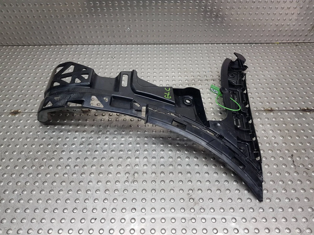 Soporte parachoques trasero derecho Mercedes A2538858402