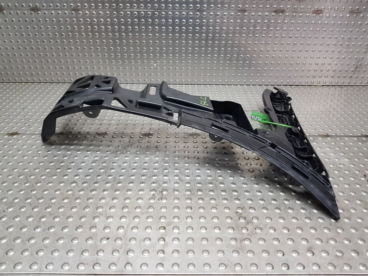 Fäste stötfångare höger bak Mercedes GLC A2538858402 image 3