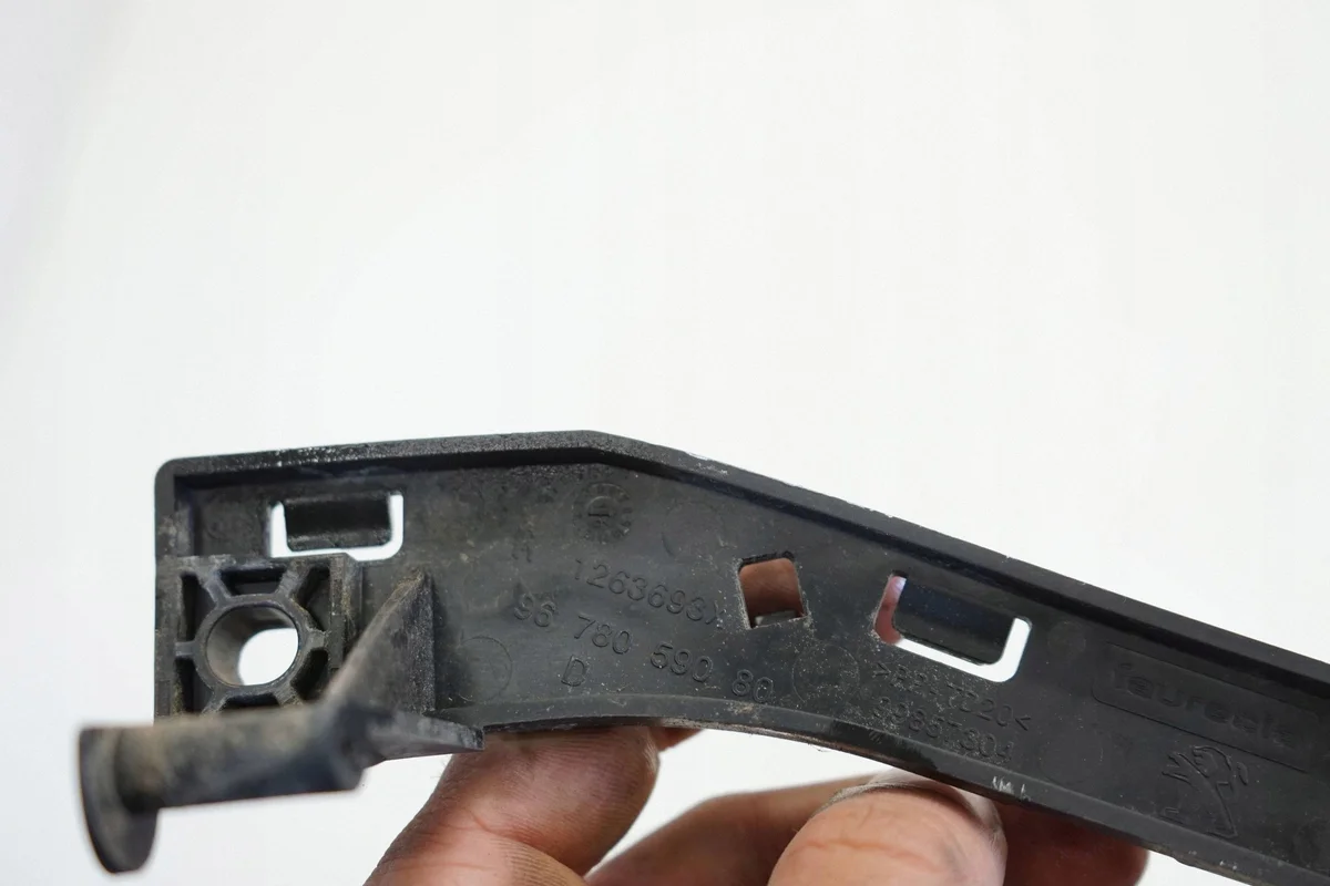 Peugeot 2008 16R Bumper Bracket Right Front image 3