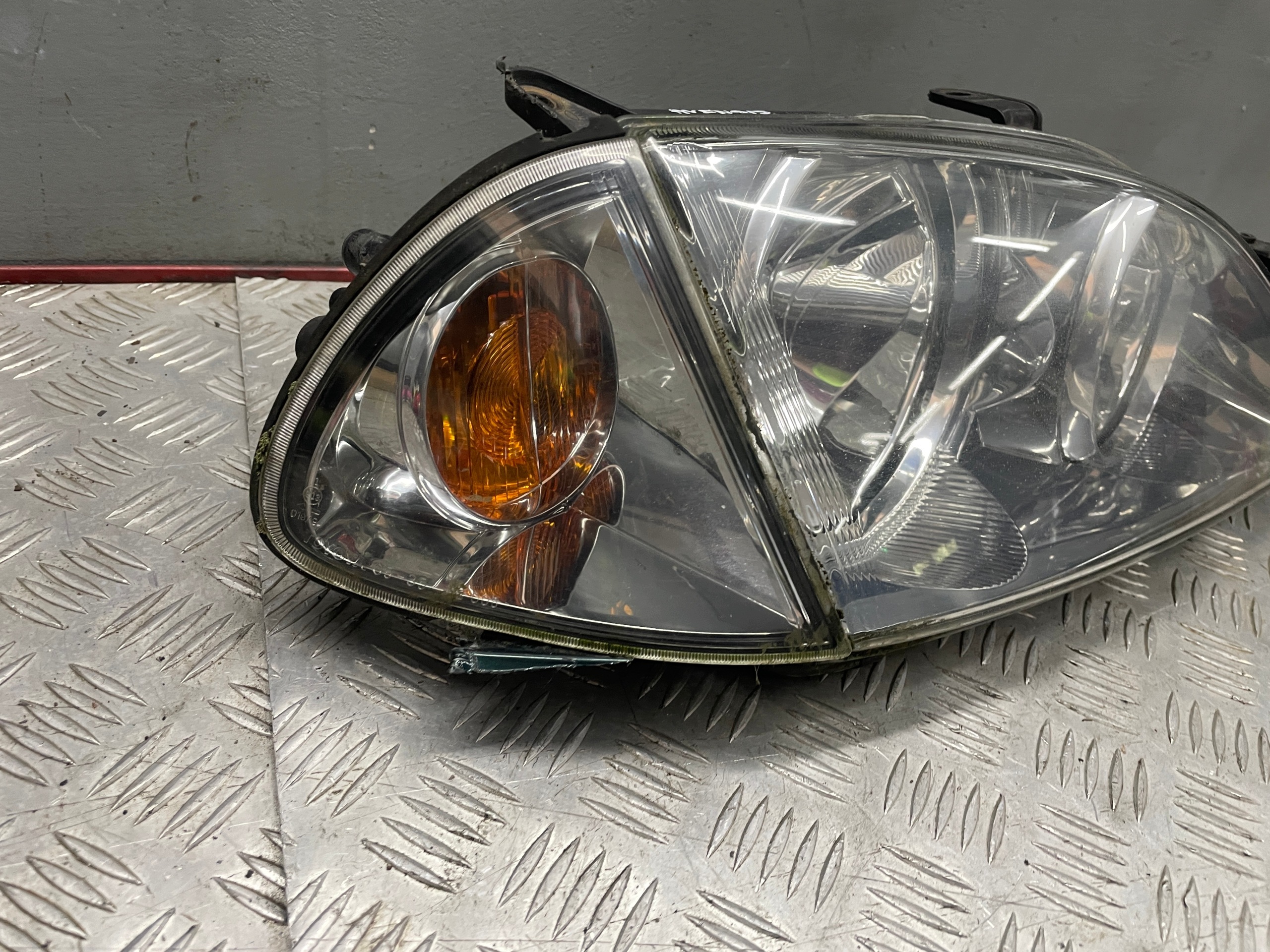 Used Toyota Avensis T22 Right Headlight 456852963
