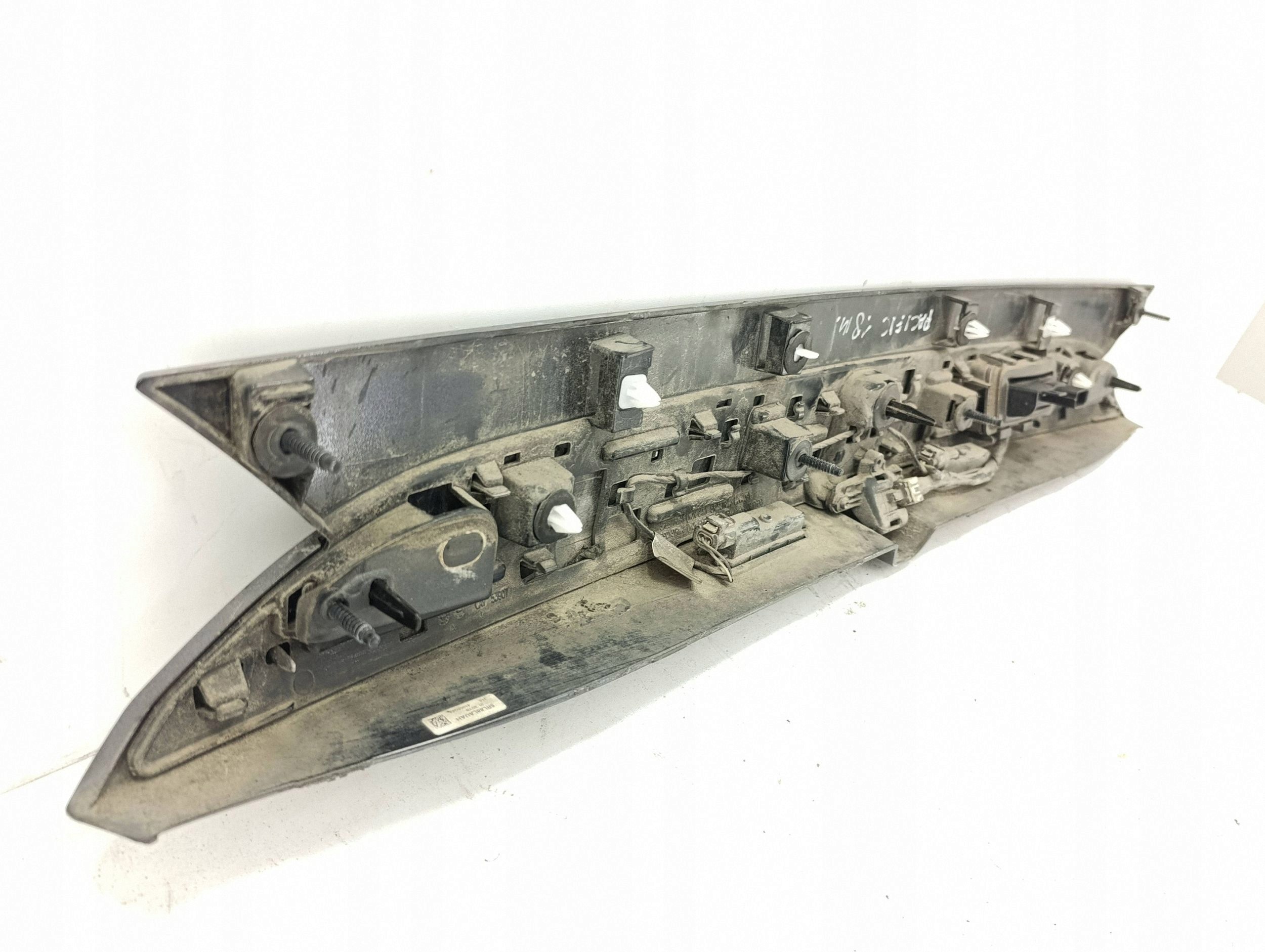 Liste lumineuse plaque d'immatriculation arrière Chrysler Pacifica 5RL88LAUAH image 6